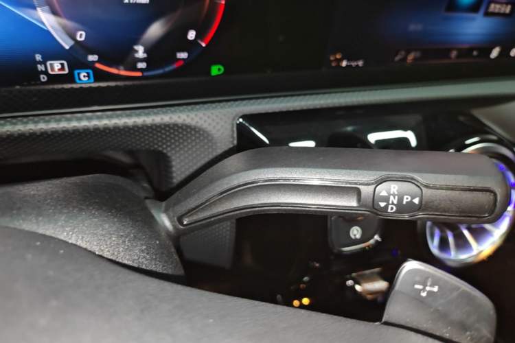 Used Mercedes-Benz A-Class 2022 Revised Version A 200 L Sport Sedan Fashionable Style Gear Lever