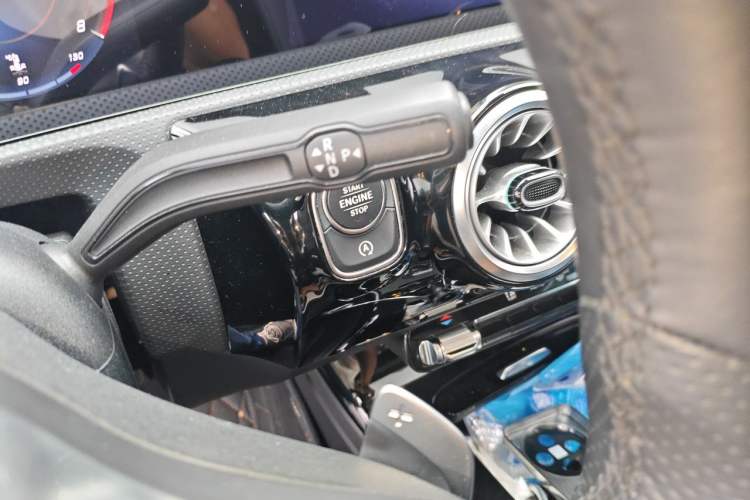 Used Mercedes-Benz A-Class 2022 Revised Version A 200 L Sport Sedan Fashionable Style Gear Lever
