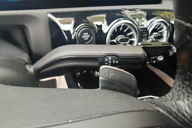 Used Mercedes-Benz A-Class 2022 Revised Version A 200 L Sport Sedan Fashionable Style Gear Lever