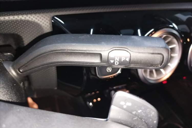 Used Mercedes-Benz A-Class 2022 Second Facelift A 200 L Sport Sedan Fashion Version Gear Lever