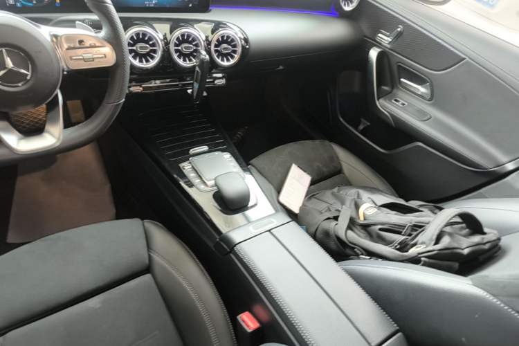 Used Mercedes-Benz A-Class 2022 Revised Version A 200 L Sport Sedan Fashionable Style Gear Lever