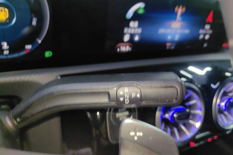 Used Mercedes-Benz A-Class 2022 Second Facelift A 200 L Sport Sedan Fashion Version Gear Lever