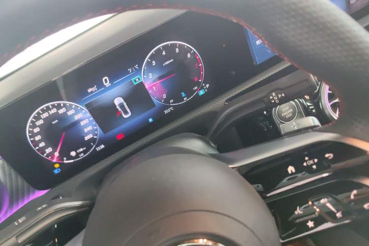 Used Mercedes-Benz A-Class 2022 Revised Version A 200 L Sport Sedan Fashionable Style Gear Lever