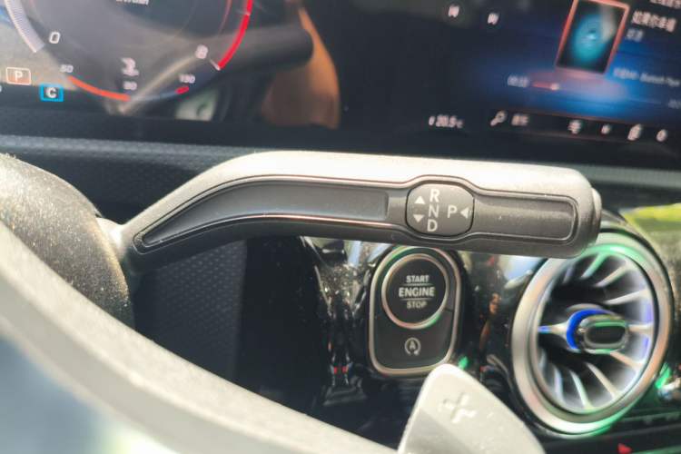 Used Mercedes-Benz A-Class 2022 Second Facelift A 200 L Sport Sedan Fashion Version Gear Lever