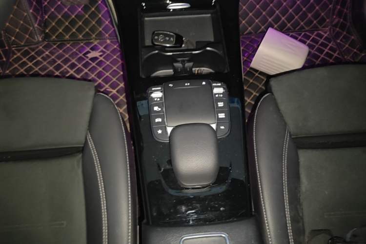 Used Mercedes-Benz A-Class 2022 Revised Version A 200 L Sport Sedan Fashionable Style Gear Lever