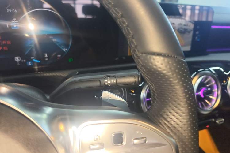 Used Mercedes-Benz A-Class 2022 Revised Version A 200 L Sport Sedan Fashionable Style Gear Lever