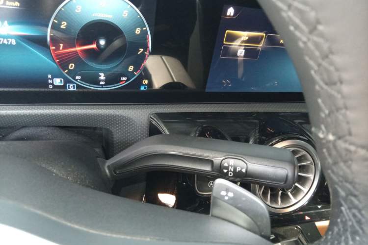 Used Mercedes-Benz A-Class 2022 Revised Version A 200 L Sport Sedan Fashionable Style Gear Lever
