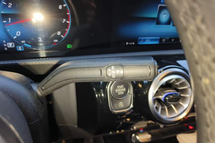 Used Mercedes-Benz A-Class 2022 Revised Version A 200 L Sport Sedan Fashionable Style Gear Lever