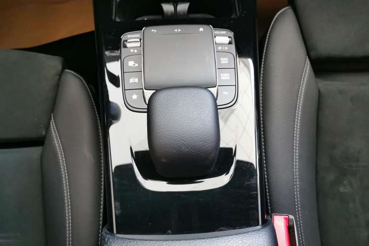 Used Mercedes-Benz A-Class 2022 Second Facelift A 200 L Sport Sedan Fashion Version Gear Lever