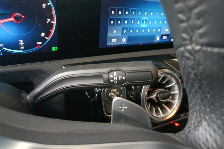 Used Mercedes-Benz A-Class 2022 Revised Version A 200 L Sport Sedan Fashionable Style Gear Lever