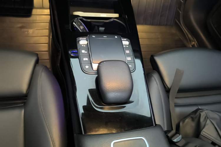 Used Mercedes-Benz A-Class 2022 Restyled A 200 L Sport Sedan Fashion Version Gear Lever