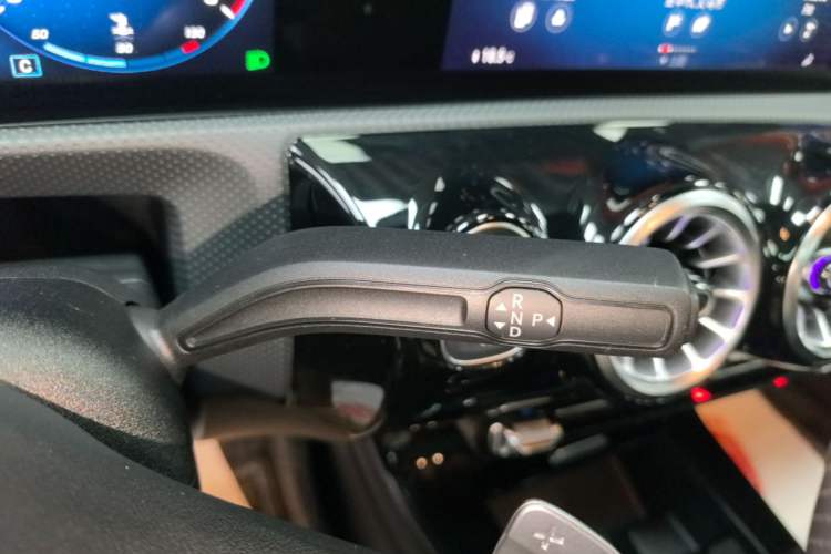 Used Mercedes-Benz A-Class 2022 Revised Version A 200 L Sport Sedan Fashionable Style Gear Lever