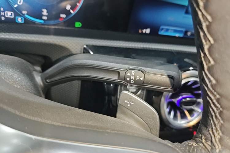 Used Mercedes-Benz A-Class 2022 Revised Version A 200 L Sport Sedan Fashionable Style Gear Lever