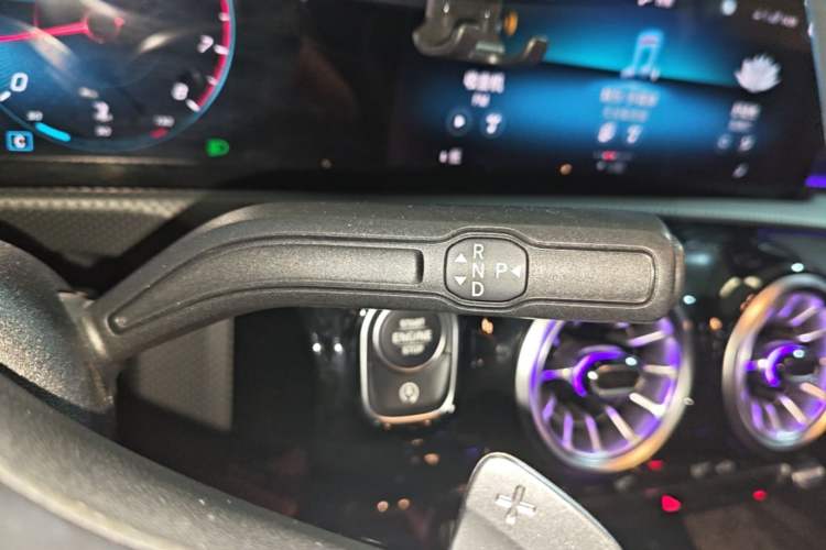 Used Mercedes-Benz A-Class 2022 Second Facelift A 200 L Sport Sedan Fashion Version Gear Lever