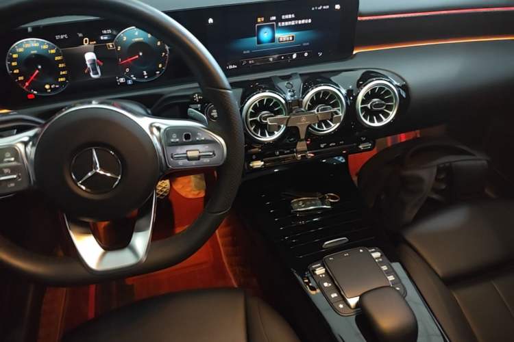 Used Mercedes-Benz A-Class 2022 Restyled A 200 L Sport Sedan Fashion Version Gear Lever
