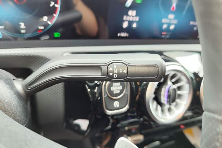 Used Mercedes-Benz A-Class 2022 Revised Version A 200 L Sport Sedan Fashionable Style Gear Lever