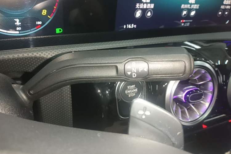 Used Mercedes-Benz A-Class 2022 Second Facelift A 200 L Sport Sedan Fashion Version Gear Lever