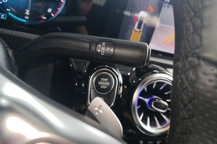 Used Mercedes-Benz A-Class 2022 Revised Version A 200 L Sport Sedan Fashionable Style Gear Lever