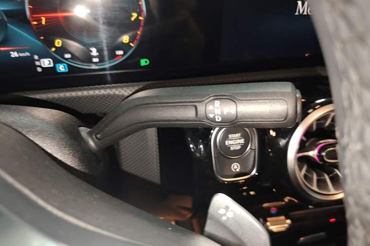 Used Mercedes-Benz A-Class 2022 Revised Version A 200 L Sport Sedan Fashionable Style Gear Lever