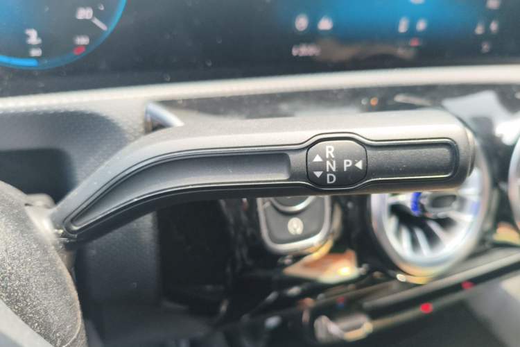 Used Mercedes-Benz A-Class 2022 Second Facelift A 200 L Sport Sedan Fashion Version Gear Lever