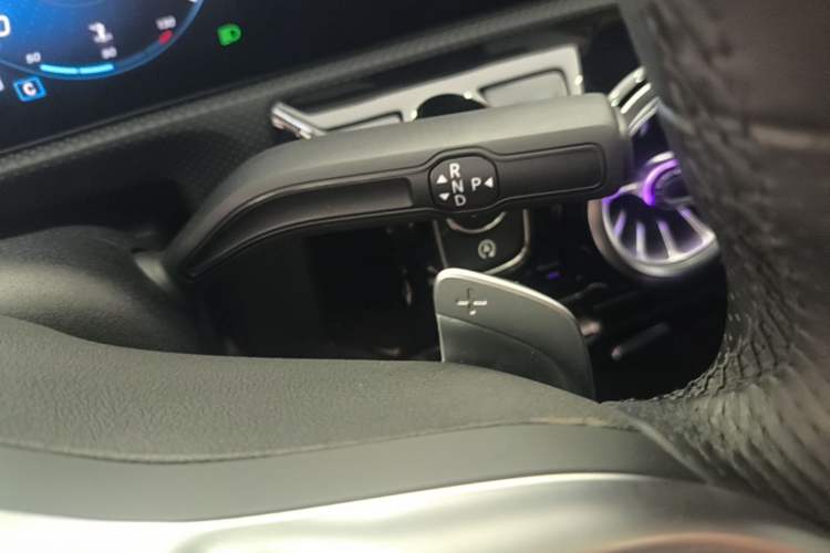 Used Mercedes-Benz A-Class 2022 Revised Version A 200 L Sport Sedan Fashionable Style Gear Lever