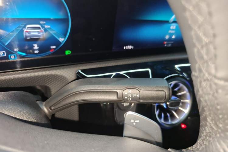 Used Mercedes-Benz A-Class 2022 Revised Version A 200 L Sport Sedan Fashionable Style Gear Lever