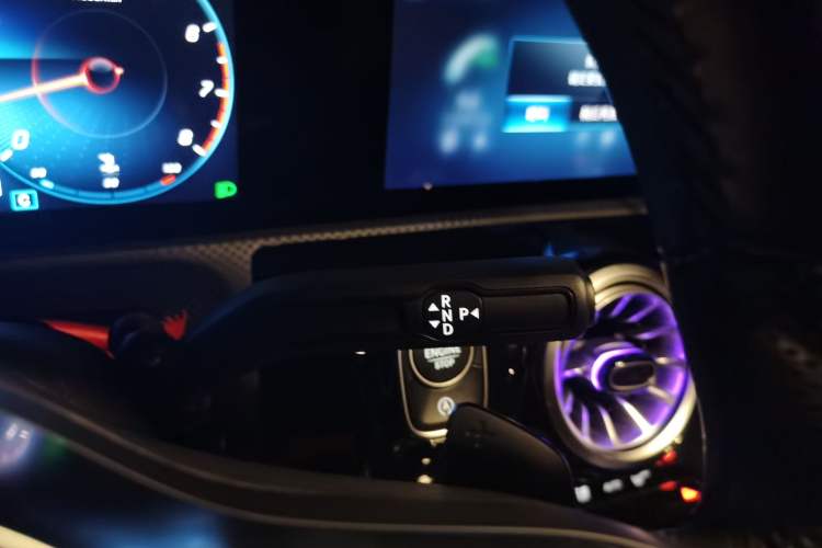 Used Mercedes-Benz A-Class 2022 Second Facelift A 200 L Sport Sedan Fashion Version Gear Lever