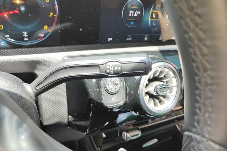 Used Mercedes-Benz A-Class 2022 Second Facelift A 200 L Sport Sedan Fashion Version Gear Lever