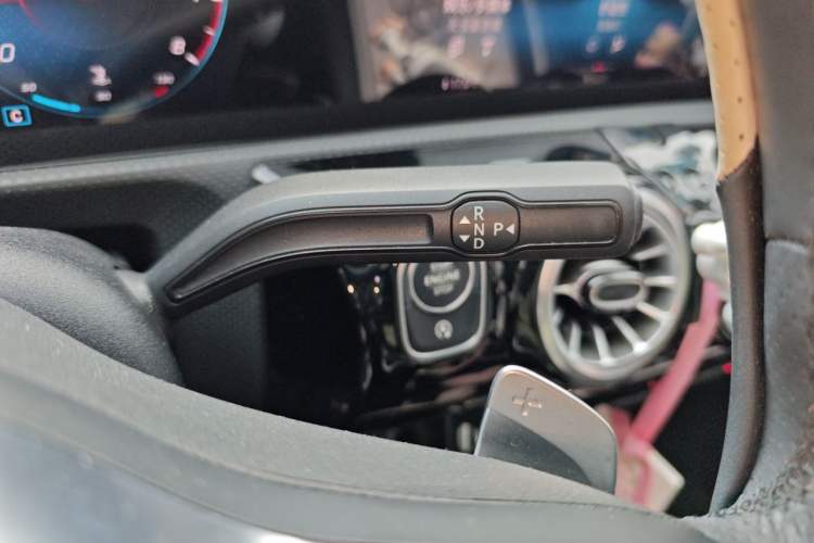 Used Mercedes-Benz A-Class 2022 Revised Version A 200 L Sport Sedan Fashionable Style Gear Lever