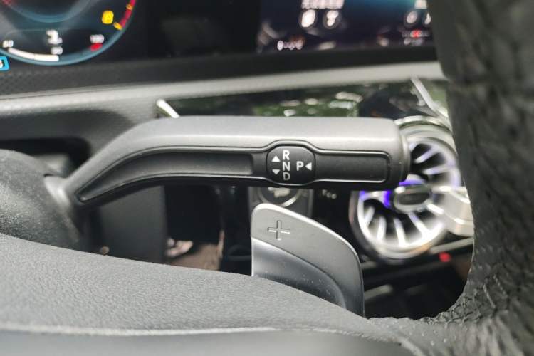 Used Mercedes-Benz A-Class 2022 Revised Version A 200 L Sport Sedan Fashionable Style Gear Lever