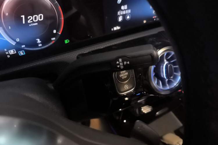 Used Mercedes-Benz A-Class 2022 Revised Version A 200 L Sport Sedan Fashionable Style Gear Lever