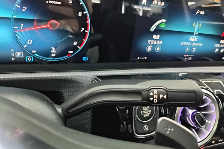 Used Mercedes-Benz A-Class 2022 Revised Version A 200 L Sport Sedan Fashionable Style Gear Lever