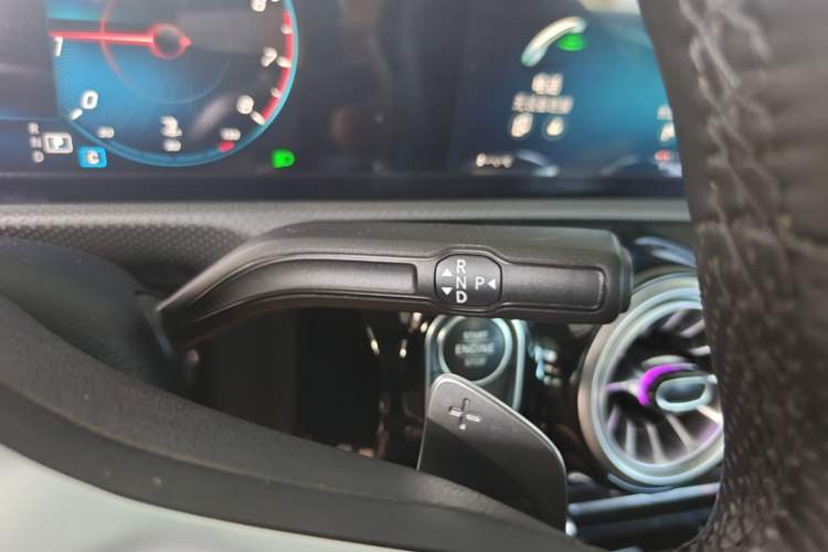 Used Mercedes-Benz A-Class 2022 Second Facelift A 200 L Sport Sedan Fashion Version Gear Lever