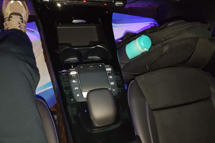 Used Mercedes-Benz A-Class 2022 Revised Version A 200 L Sport Sedan Fashionable Style Gear Lever