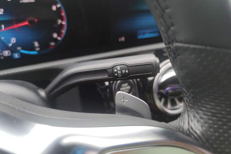 Used Mercedes-Benz A-Class 2022 Revised Version A 200 L Sport Sedan Fashionable Style Gear Lever