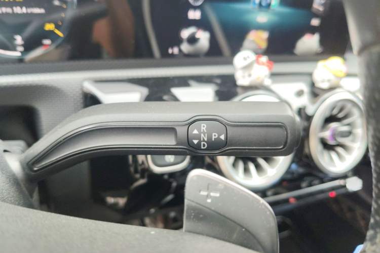Used Mercedes-Benz A-Class 2022 Second Facelift A 200 L Sport Sedan Fashion Version Gear Lever