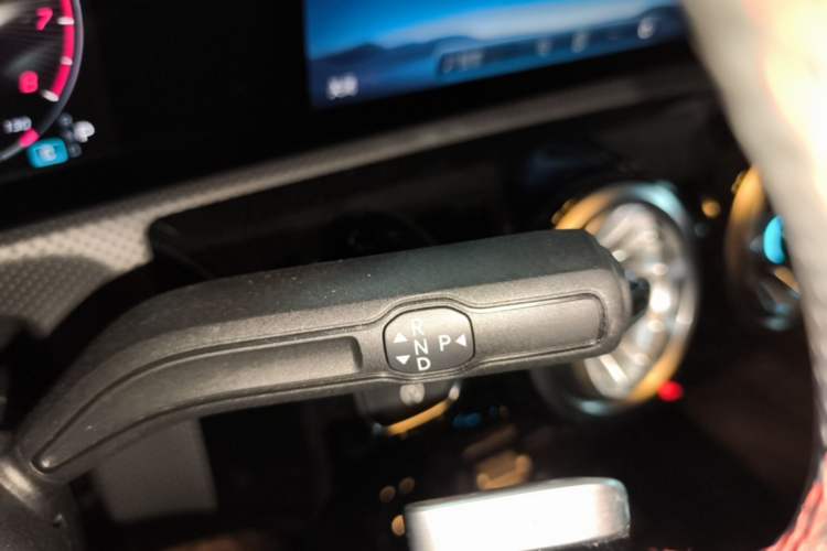 Used Mercedes-Benz A-Class 2022 Revised Version A 200 L Sport Sedan Fashionable Style Gear Lever