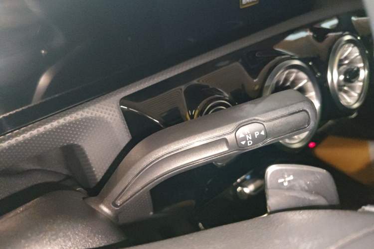 Used Mercedes-Benz A-Class 2022 Revised Version A 200 L Sport Sedan Fashionable Style Gear Lever