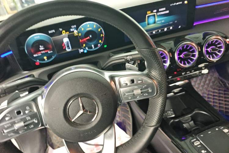 Used Mercedes-Benz A-Class 2022 Revised Version A 200 L Sport Sedan Fashionable Style Gear Lever