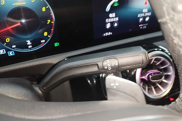 Used Mercedes-Benz A-Class 2022 Second Facelift A 200 L Sport Sedan Fashion Version Gear Lever