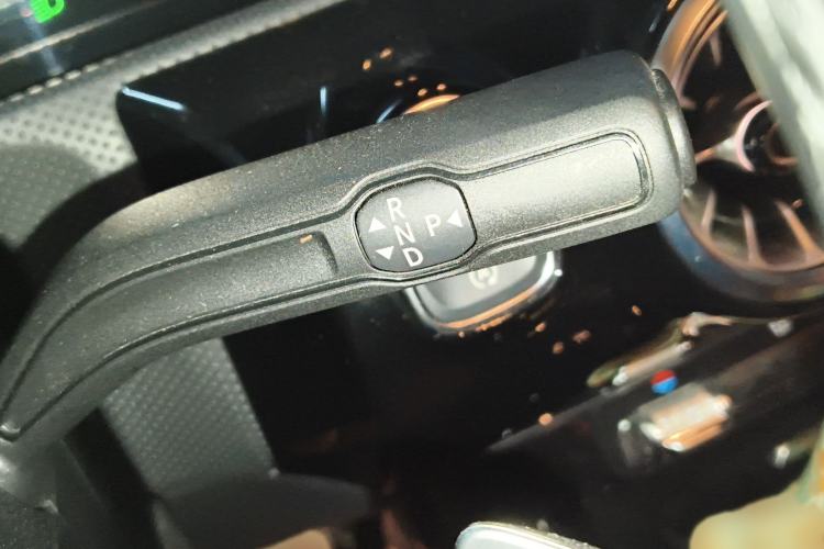 Used Mercedes-Benz A-Class 2022 Revised Version A 200 L Sport Sedan Fashionable Style Gear Lever