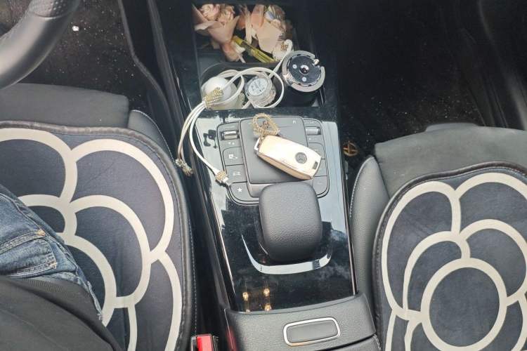 Used Mercedes-Benz A-Class 2022 Second Facelift A 200 L Sport Sedan Fashion Version Gear Lever