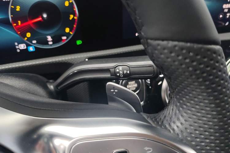Used Mercedes-Benz A-Class 2022 Revised Version A 200 L Sport Sedan Fashionable Style Gear Lever