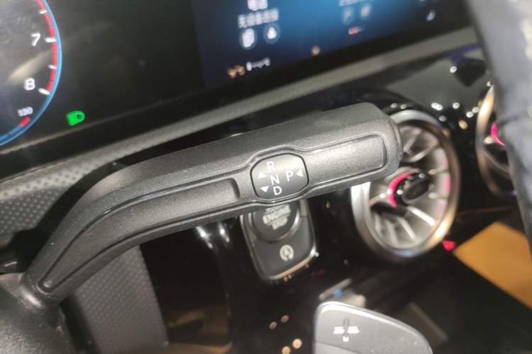 Used Mercedes-Benz A-Class 2022 Revised Version A 200 L Sport Sedan Fashionable Style Gear Lever