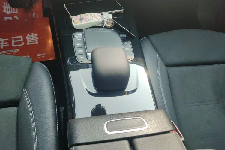 Used Mercedes-Benz A-Class 2022 Revised Version A 200 L Sport Sedan Fashionable Style Gear Lever