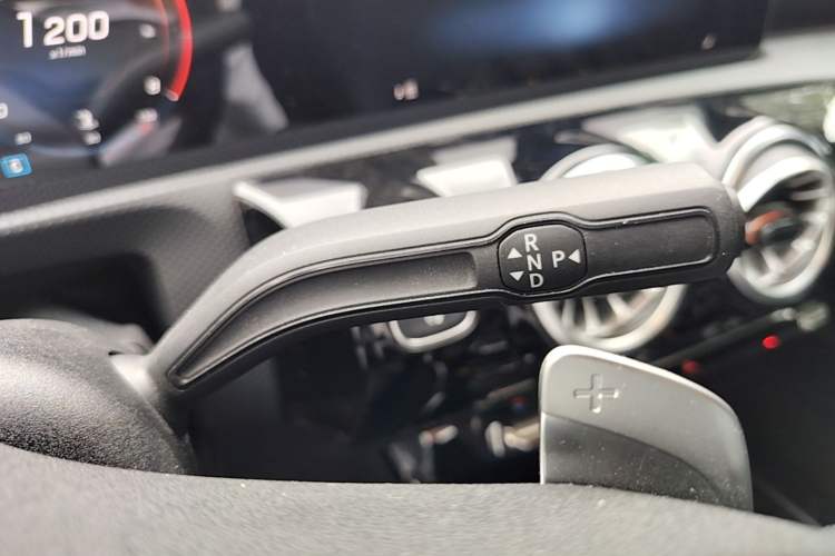 Used Mercedes-Benz A-Class 2022 Second Facelift A 200 L Sport Sedan Fashion Version Gear Lever