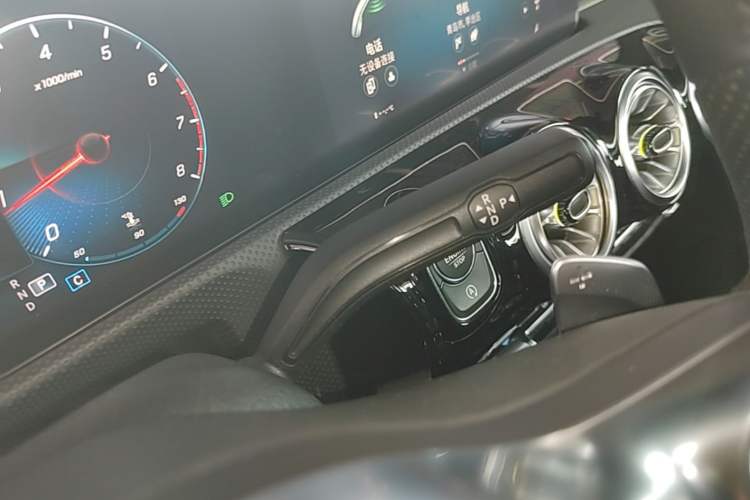Used Mercedes-Benz A-Class 2022 Revised Version A 200 L Sport Sedan Fashionable Style Gear Lever
