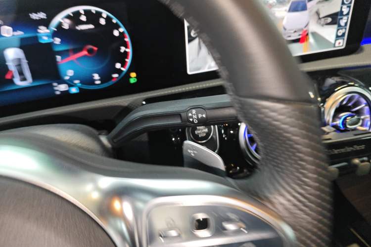 Used Mercedes-Benz A-Class 2022 Revised Version A 200 L Sport Sedan Fashionable Style Gear Lever