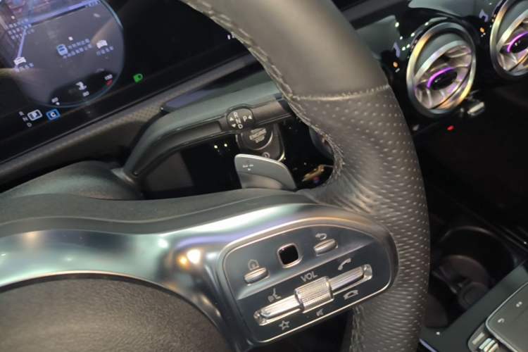 Used Mercedes-Benz A-Class 2022 Revised Version A 200 L Sport Sedan Fashionable Style Gear Lever