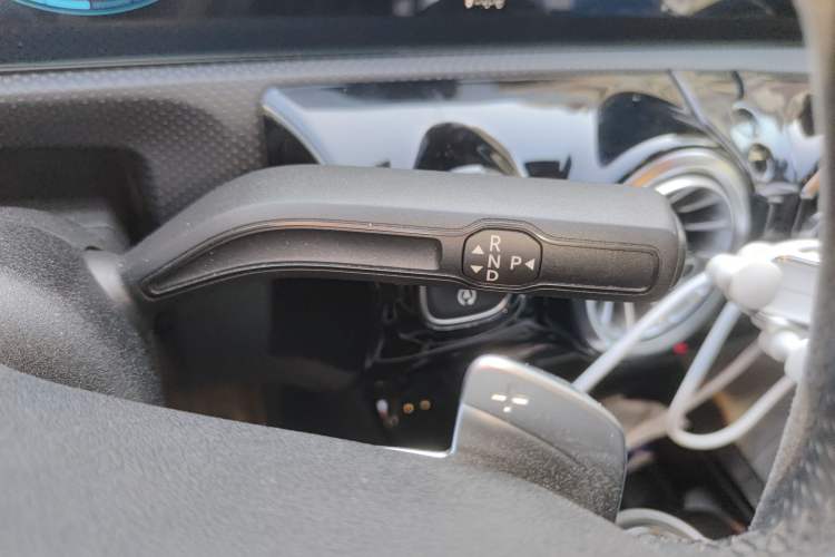 Used Mercedes-Benz A-Class 2022 Revised Version A 200 L Sport Sedan Fashionable Style Gear Lever